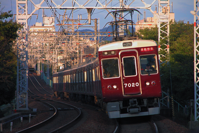 レイルロード　阪急電鉄 阪急電鉄 7020 (阪急7000系) 車両ガイド | レイルラボ(RailLab)