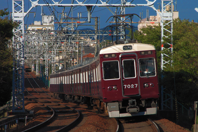 阪急電鉄 7027 (阪急7000系) 車両ガイド | レイルラボ(RailLab)