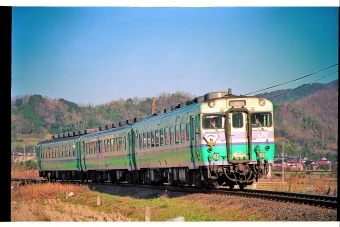 JR西日本 国鉄キハ58系気動車 キロ28形 キハ58 7210 鉄道フォト・写真 by 丹波篠山さん 郡家駅 (JR)：1996年12月27日00時ごろ