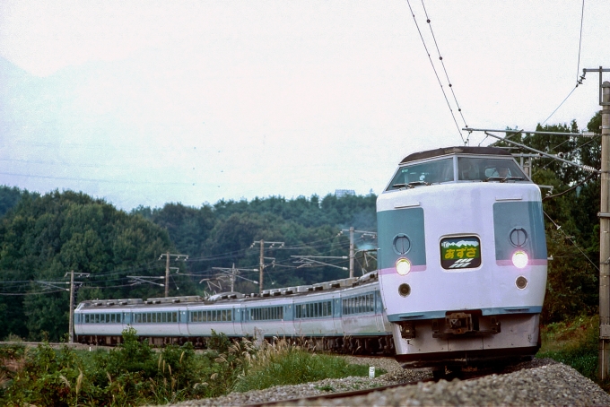 鉄道フォト・写真：JR東日本 国鉄189系電車 あずさ クハ189-501 長坂駅 鉄道フォト・写真 by 丹波篠山さん - 撮影日 1998/10/10 00:00