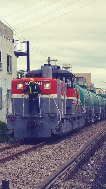 JR貨物 国鉄DE11形ディーゼル機関車 米タン 鉄道フォト・写真 by おてもとくんさん 拝島駅 (JR)：2021年07月27日10時ごろ