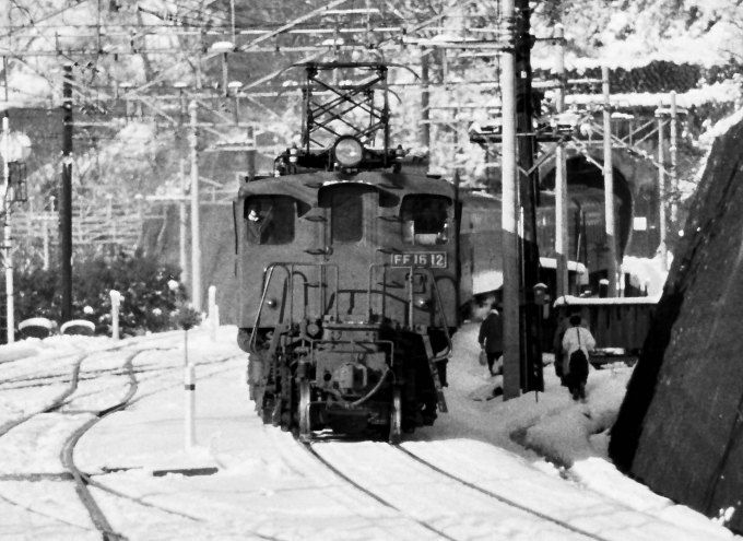 国鉄EF16形電気機関車 EF16 12 鉄道フォト・写真 by 鉄道のお爺さんさん ：1964年12月03日00時ごろ