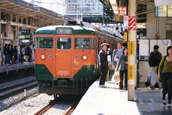 JR東日本 クハ111形 クハ111-2056 鉄道フォト・写真 by 鉄道のお爺さんさん ：2005年10月23日11時ごろ
