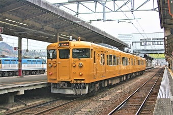 JR西日本 クモハ115形 クモハ115-1517 鉄道フォト・写真 by 鉄道のお爺さんさん ：2012年11月29日11時ごろ