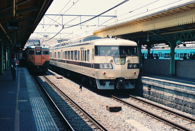 JR西日本 クハ117形 クハ117 鉄道フォト・写真 by 鉄道のお爺さんさん ：1989年03月28日00時ごろ