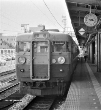 国鉄165系電車 クモハ165 鉄道フォト・写真 by 鉄道のお爺さんさん ：1985年08月02日00時ごろ