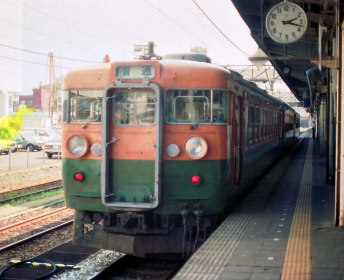 国鉄165系電車 クモハ165 鉄道フォト・写真 by 鉄道のお爺さんさん ：1985年08月02日00時ごろ