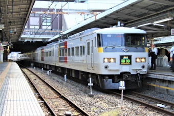 JR東日本 クハ185形 クハ185-208 鉄道フォト・写真 by 鉄道のお爺さんさん ：2013年05月12日12時ごろ