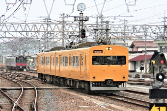 JR西日本 クモハ114形 クモハ114-1098 鉄道フォト・写真 by 鉄道のお爺さんさん ：2012年11月29日12時ごろ