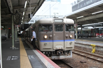 JR西日本 クハ111形 クハ111-565 鉄道フォト・写真 by 鉄道のお爺さんさん ：2016年09月04日15時ごろ