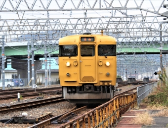 JR西日本 クモハ115形 クモハ115-1517 鉄道フォト・写真 by 鉄道のお爺さんさん ：2016年11月08日08時ごろ