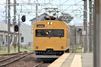 JR西日本 クモハ114形 クモハ114-1098 鉄道フォト・写真 by 鉄道のお爺さんさん ：2017年04月10日09時ごろ
