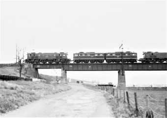 国鉄EF15形電気機関車+国鉄EH10形電気機関車 鉄道フォト・写真 by 鉄道のお爺さんさん ：1961年10月20日00時ごろ