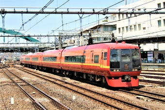 JR東日本 クモハ252形 クモハ252-1002 鉄道フォト・写真 by 鉄道のお爺さんさん ：2013年05月04日12時ごろ