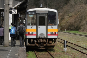 JR西日本 キハ120形 キハ120-328 鉄道フォト・写真 by 鉄道のお爺さんさん ：2017年04月09日14時ごろ