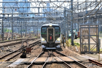 JR東日本 クハE256形 クハE256-5511 鉄道フォト・写真 by 鉄道のお爺さんさん ：2022年05月05日10時ごろ