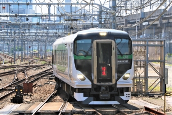 JR東日本 クハE256形 クハE256-5511 鉄道フォト・写真 by 鉄道のお爺さんさん ：2022年05月05日10時ごろ