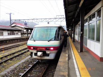JR西日本 クロ380形 クロ380-7 鉄道フォト・写真 by 鉄道のお爺さんさん ：2017年04月11日09時ごろ