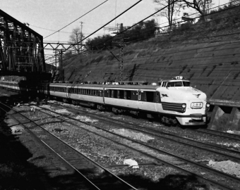 国鉄151系電車 クロ151形(Tsc) 鉄道フォト・写真 by 鉄道のお爺さんさん ：1962年05月03日00時ごろ