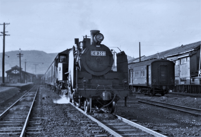 国鉄C11形蒸気機関車 C11 308 鉄道フォト・写真 by 鉄道のお爺さんさん ：1964年03月03日00時ごろ