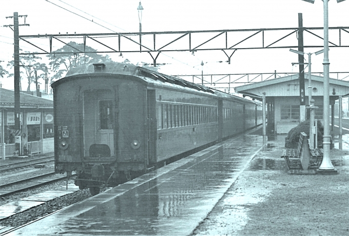 鉄道フォト・写真：国鉄スハ33系客車 三島駅 鉄道フォト・写真 by 鉄道のお爺さんさん - 撮影日 1964/08/20 00:00