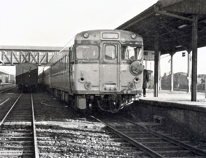 鉄道フォト・写真：国鉄キハ58系気動車 キハ58 190 宮崎駅 鉄道フォト・写真 by 鉄道のお爺さんさん - 撮影日 1964/03/01 00:00