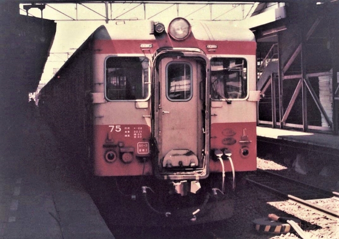 鉄道フォト・写真：国鉄キハ20系気動車 キハ22 75 苫小牧駅 鉄道フォト・写真 by 鉄道のお爺さんさん - 撮影日 1976/06/17 00:00