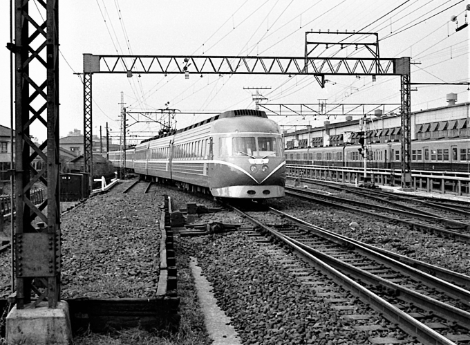 鉄道フォト・写真：小田急電鉄デハ3000形電車 特急「スーパーはこね・はこね・さがみ」 経堂検車区 鉄道フォト・写真 by 鉄道のお爺さんさん - 撮影日 1961/05/05 00:00