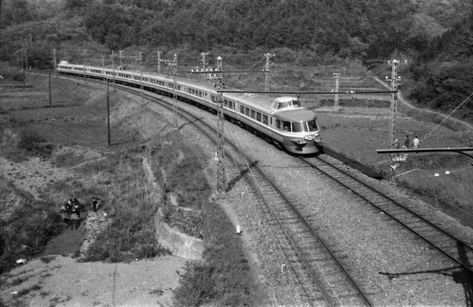 鉄道フォト・写真：小田急電鉄デハ3100形電車 特急「スーパーはこね・はこね・さがみ」 新松田駅 鉄道フォト・写真 by 鉄道のお爺さんさん - 撮影日 1962/05/05 00:00