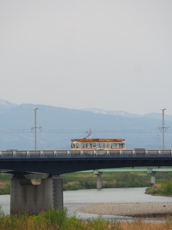 富山地方鉄道7000形電車 鉄道フォト・写真 by Tsurugi2999さん 安野屋停留場：2022年04月21日13時ごろ