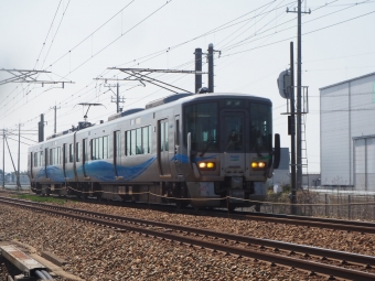 あいの風とやま鉄道521系電車 鉄道フォト・写真 by Tsurugi2999さん 入善駅：2022年04月20日13時ごろ