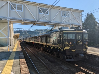 あいの風とやま鉄道413系電車 クハ412-3 鉄道フォト・写真 by Tsurugi2999さん 泊駅 (富山県)：2022年10月31日10時ごろ