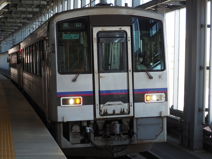 JR西日本 キハ120形 キハ120-22 鉄道フォト・写真 by Tsurugi2999さん 富山駅 (JR)：2022年10月31日08時ごろ