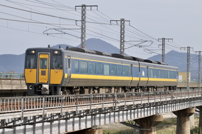 JR西日本キハ187系気動車 スーパーまつかぜ キハ187-12 東山公園駅