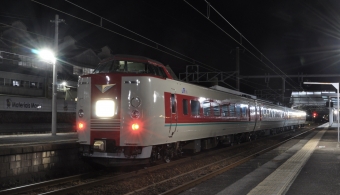 JR西日本 クハ381形 クハ381-142 鉄道フォト・写真 by sukimaさん 安来駅：2019年04月17日20時ごろ