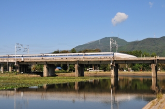 JR西日本 500系新幹線 鉄道フォト・写真 by kimi-niさん 米原駅 (JR)：2009年10月04日10時ごろ