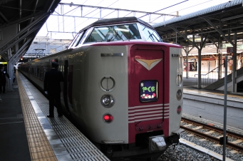 JR西日本 国鉄381系電車 鉄道フォト・写真 by kimi-niさん 岡山駅：2010年11月11日10時ごろ