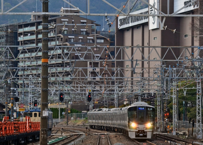 JR西日本225系電車 鉄道フォト・写真 by シーホース21さん 山崎駅 (京都府)：2023年01月18日14時ごろ