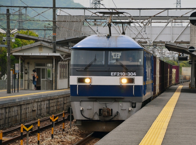 JR貨物 EF210形 EF210-304 鉄道フォト・写真 by シーホース21さん 上郡駅 (JR)：2016年04月24日12時ごろ