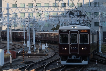 阪急電鉄 阪急7300形(Mc) 7301 鉄道フォト・写真 by たごさくさん ：2022年02月25日08時ごろ