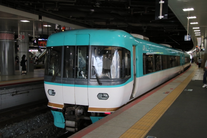 鉄道フォト・写真：JR西日本283系電車 くろしお（南紀地区） クハ283-502 新大阪駅 (JR) 鉄道フォト・写真 by たごさくさん - 撮影日 2023/04/02 12:56