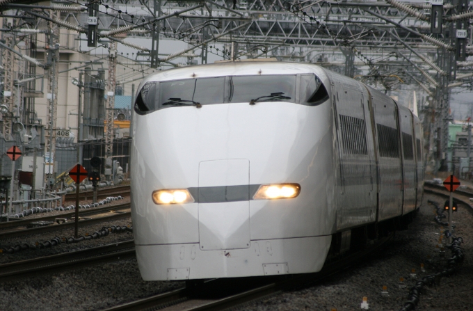 JR西日本 323形(Tc) 323-3003 鉄道フォト・写真 by たごさくさん 米原駅 (JR)：2010年02月20日14時ごろ