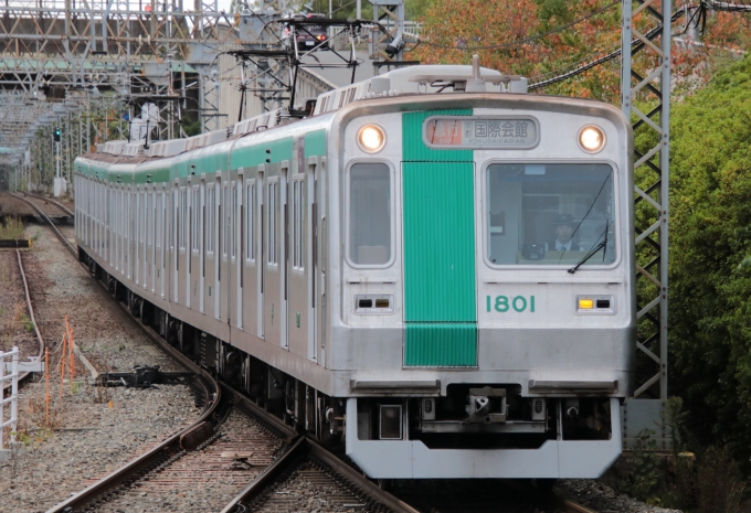 京都市交通局10系電車 1800形(Mc) 1801 鉄道フォト・写真 by たごさくさん 高の原駅：2023年10月21日10時ごろ