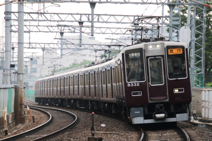 鉄道フォト・写真：阪急電鉄 阪急8300系電車 8332 南方駅 (大阪府) 鉄道フォト・写真 by たごさくさん - 撮影日 2024/05/24 06:18