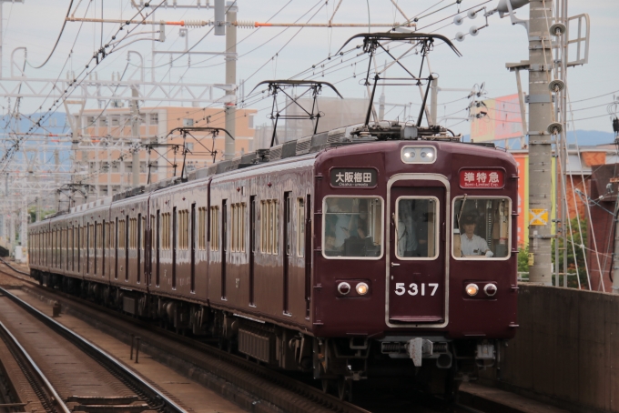 鉄道フォト・写真：阪急電鉄 阪急5300系電車 5317 上新庄駅 鉄道フォト・写真 by たごさくさん - 撮影日 2024/06/13 08:17