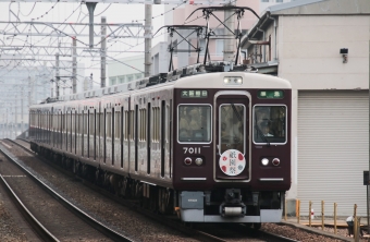 阪急電鉄 阪急7000形(Mc) 7011 鉄道フォト・写真 by たごさくさん 十三駅：2024年07月03日07時ごろ