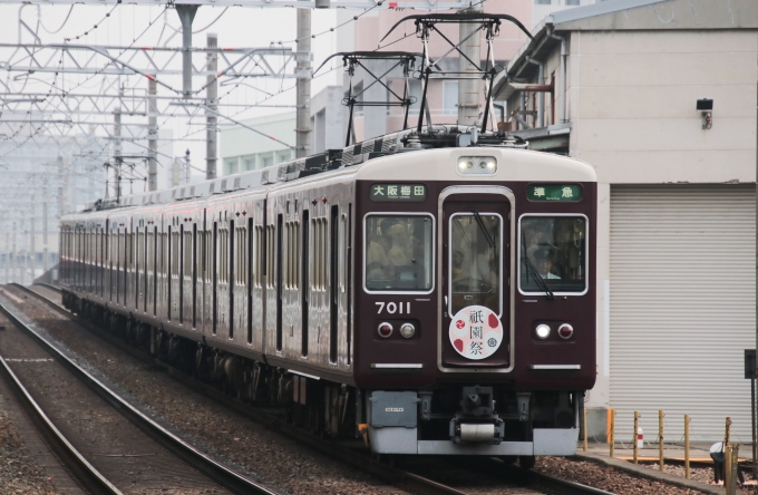 鉄道フォト・写真：阪急電鉄 阪急7000系電車 7011 十三駅 鉄道フォト・写真 by たごさくさん - 撮影日 2024/07/03 07:24