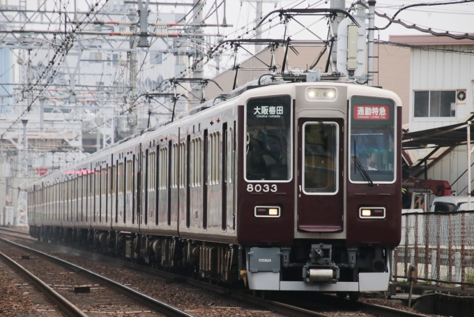 鉄道フォト・写真：阪急電鉄 阪急8000系電車 8033 十三駅 鉄道フォト・写真 by たごさくさん - 撮影日 2024/07/03 07:34