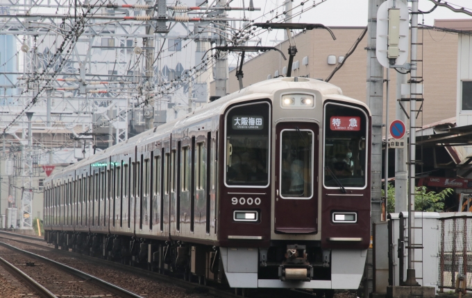 鉄道フォト・写真：阪急電鉄 阪急9000系電車 9000 十三駅 鉄道フォト・写真 by たごさくさん - 撮影日 2024/07/03 07:43