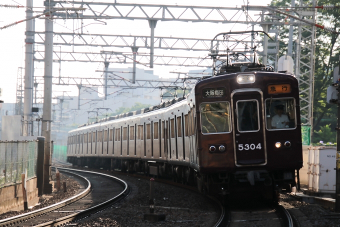 鉄道フォト・写真：阪急電鉄 阪急5300系電車 5304 南方駅 (大阪府) 鉄道フォト・写真 by たごさくさん - 撮影日 2024/07/05 06:30